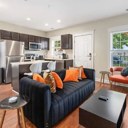 Stylish And Cozy 1-Br Detroit Apartment